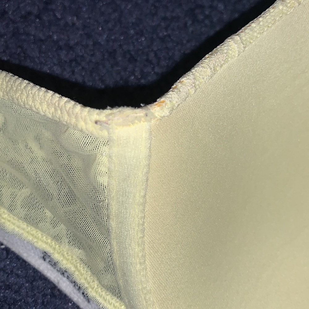 2 Victoria’s Secret bras - Picture 11 of 11